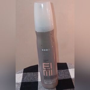 Wella Sugar Lift Spray in Gray and White